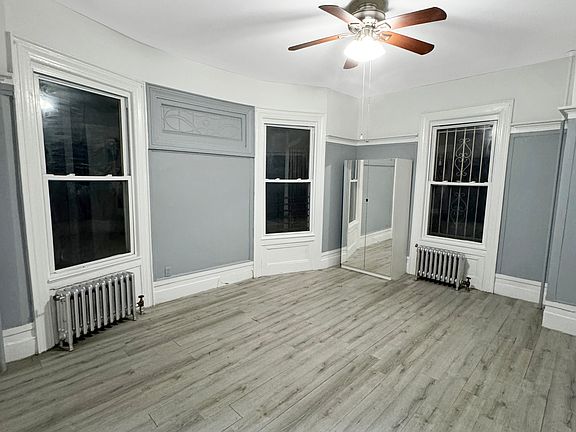 MASTER BEDROOM (UN-STAGED)