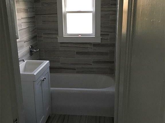 5th image of 16 Minerva Pl APT 2A