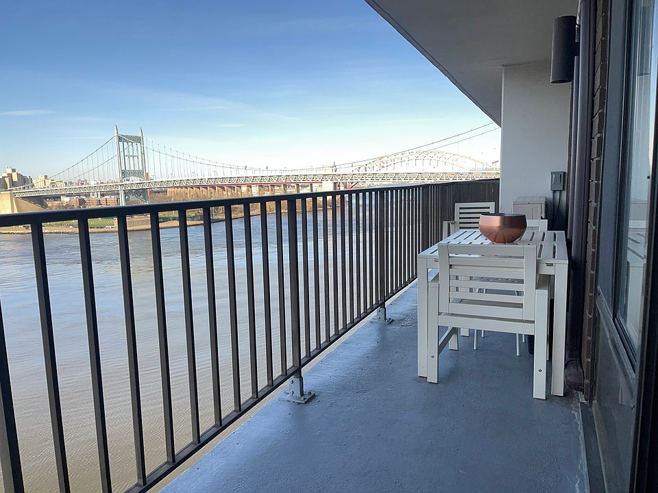 1st image of 25-40 Shore Blvd #15T