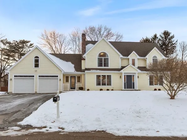 19 Young Ave, North Attleboro, MA 02760