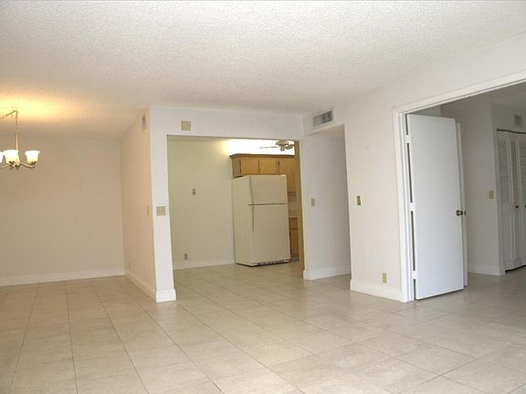 5th image of 815 Sky Pine Way #D2
