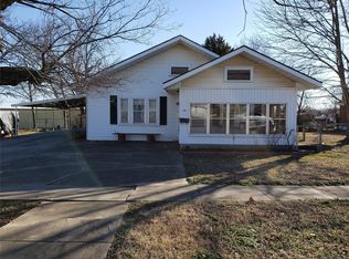 136 W 11th Ave, Bristow, OK 74010