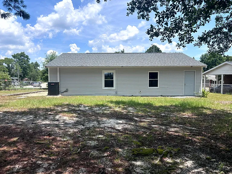 5523 Livingston Dr — Photo 9
