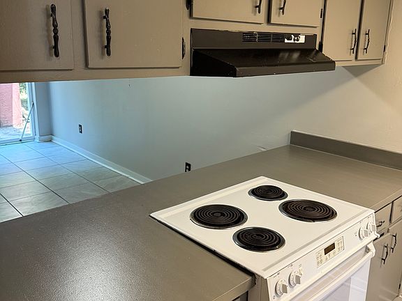 2nd image of 3246 Nekoma Ln