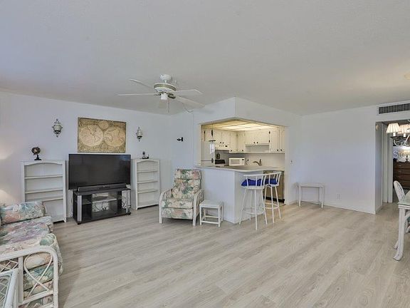 5th image of 302 Andover Pl #147