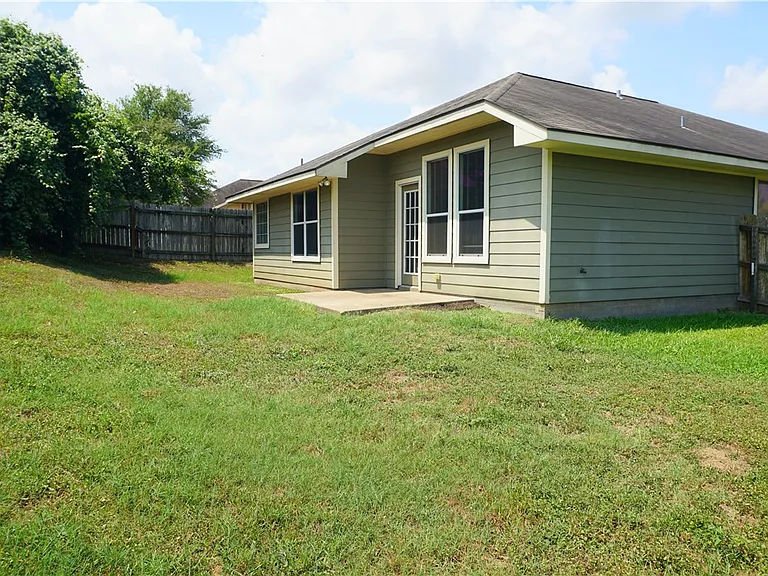 1810 Stephanie St — Photo 28