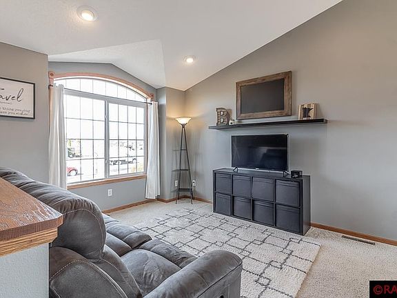 5th image of 105 Olympic Ct
