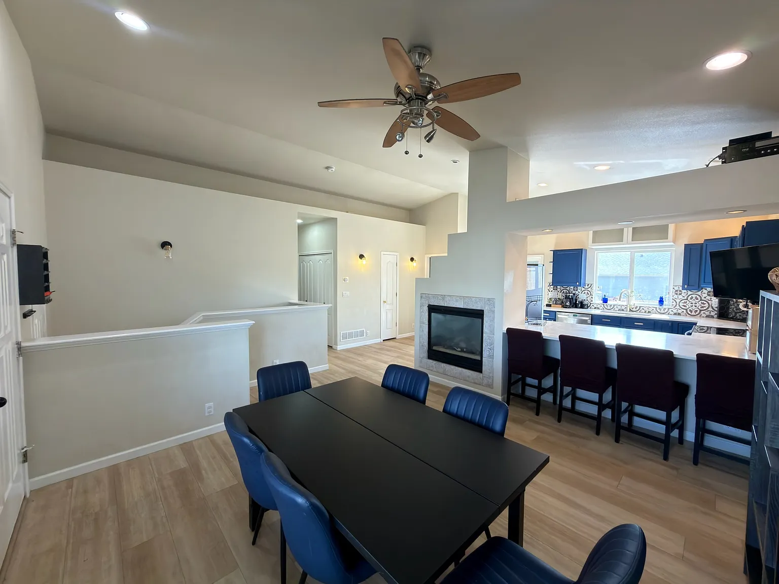 3 bed, 2056 sqft, $3,400 — Photo 1