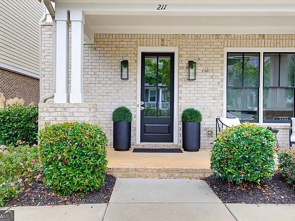 3rd image of 211 Highland Park Point