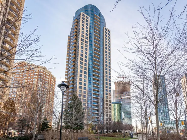 330 Burnhamthorpe Rd W, Mississauga, ON