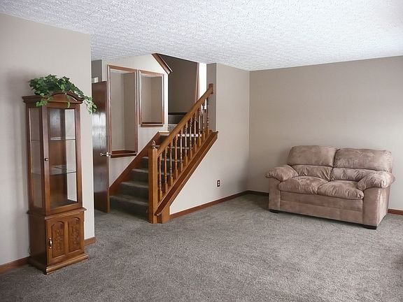 2nd image of 127 Hale Ct