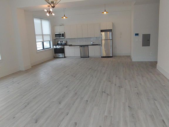 2nd image of 310 Hoyt St #2