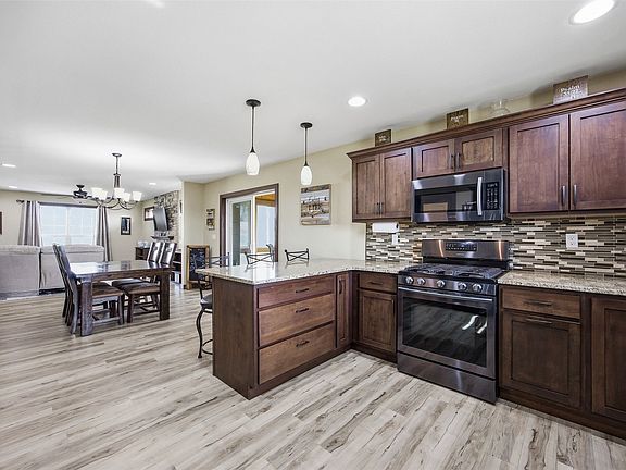 4th image of 116 Wood Ridge Rd