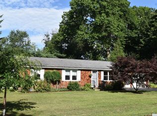 2 Seymour Dr, Rhinebeck, NY 12572