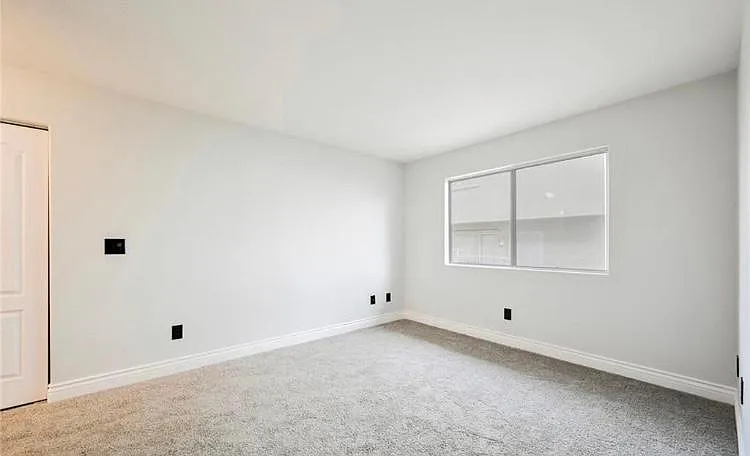 708 Anne Ln — Photo 3