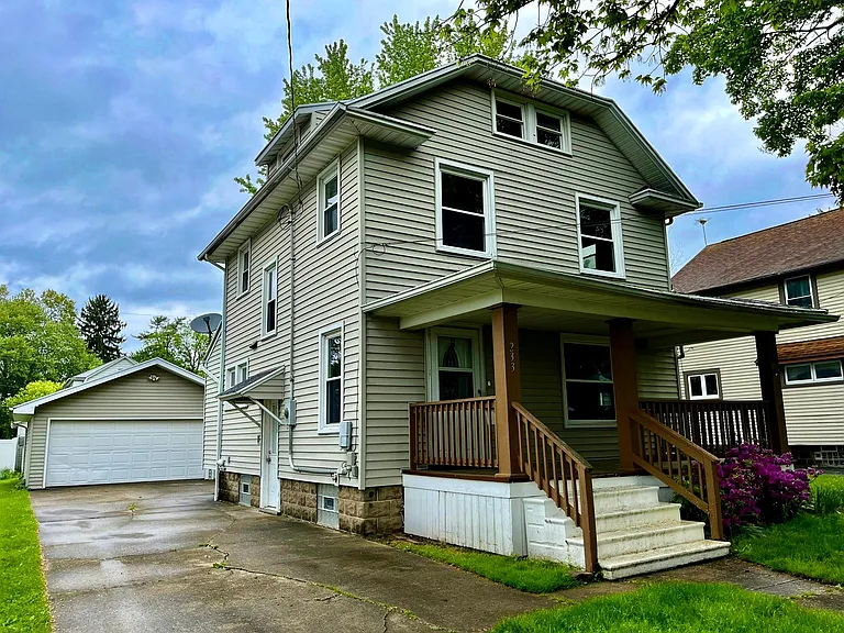 233 Superior St — Photo 1