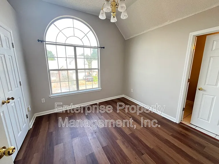 1513 Estacada Way — Photo 14