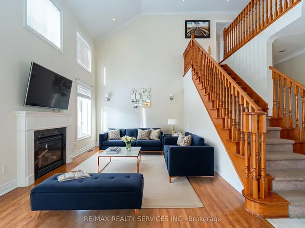 52 Mount Royal Cir, Brampton, ON L6P 2K4