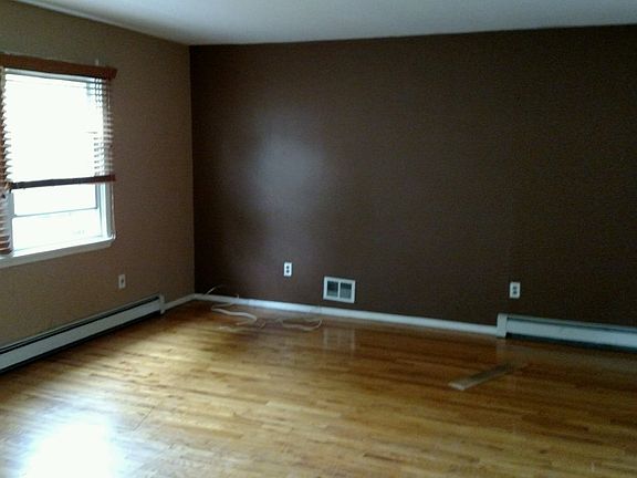 4th image of 205 Eltingville Blvd
