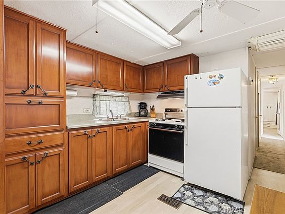 5th image of 10711 Sherman Grove Ave Spc 9