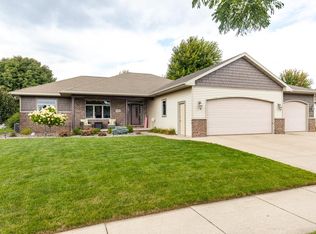 542 Berghuis Dr, Combined Locks, WI 54113