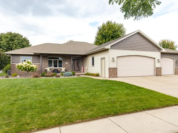 542 Berghuis Dr, Combined Locks, WI 54113
