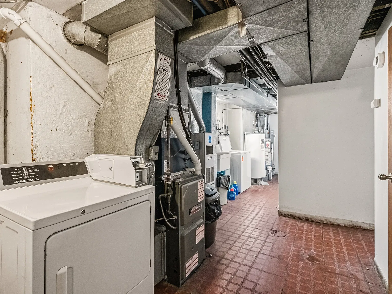 Bellevue Unit Available — Photo 2
