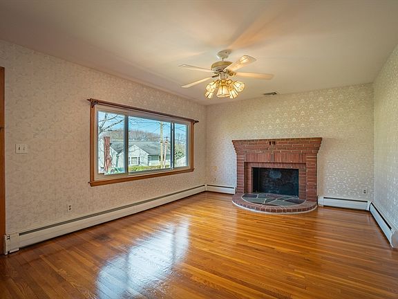 4th image of 7 Cedarcrest Rd