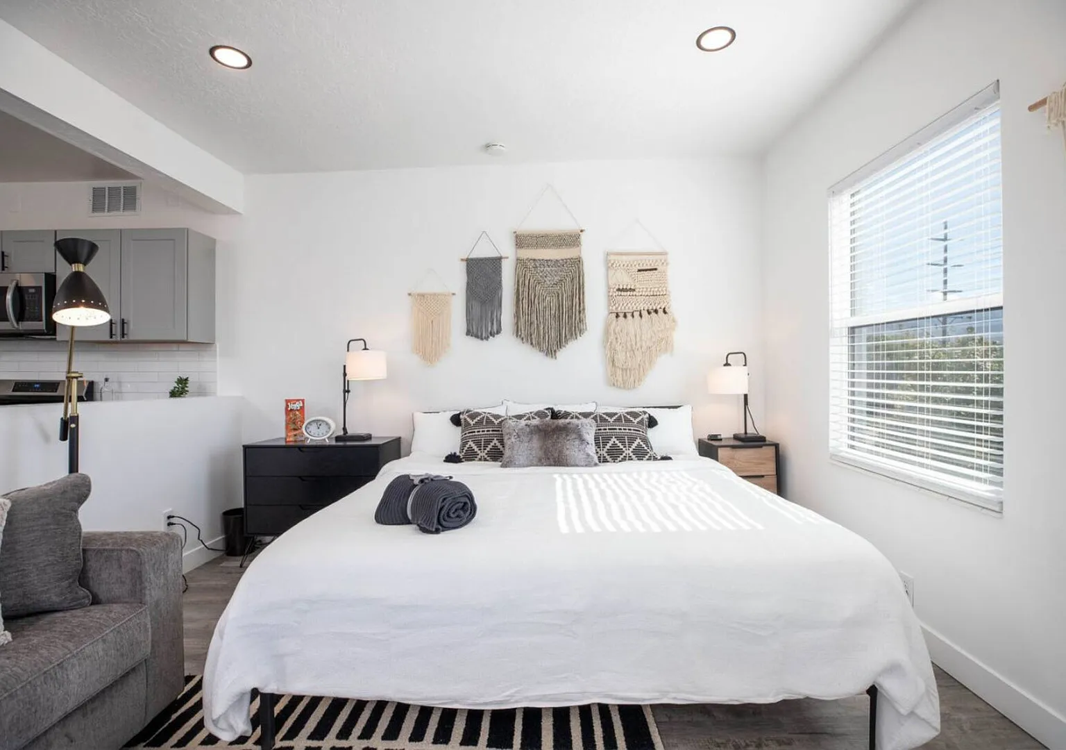 The Barber Loft-Close to Downtown, 35 Mins to Ski! — Photo 4