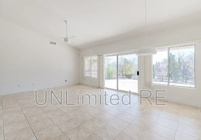1865 W Wagon Wheel Rd — Photo 18