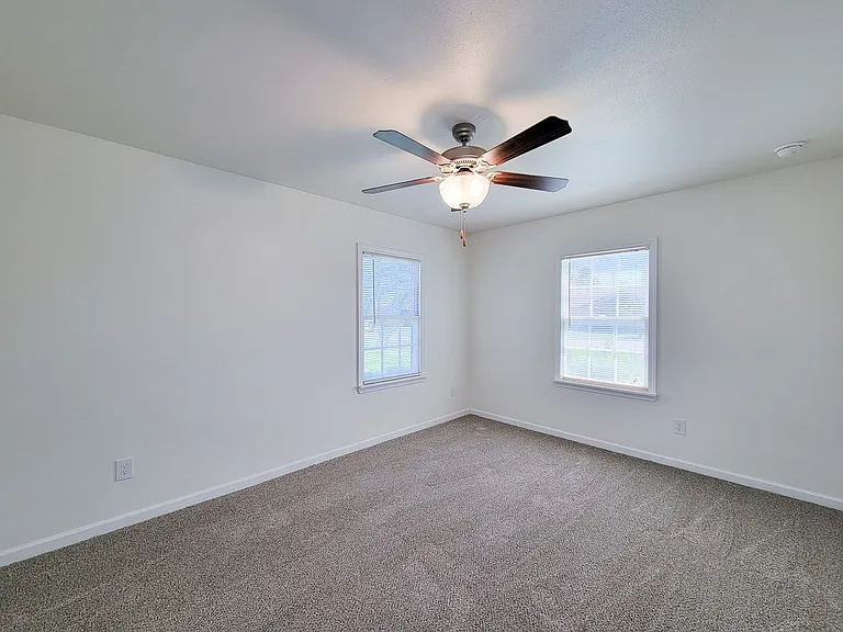 413 S Market St — Photo 27