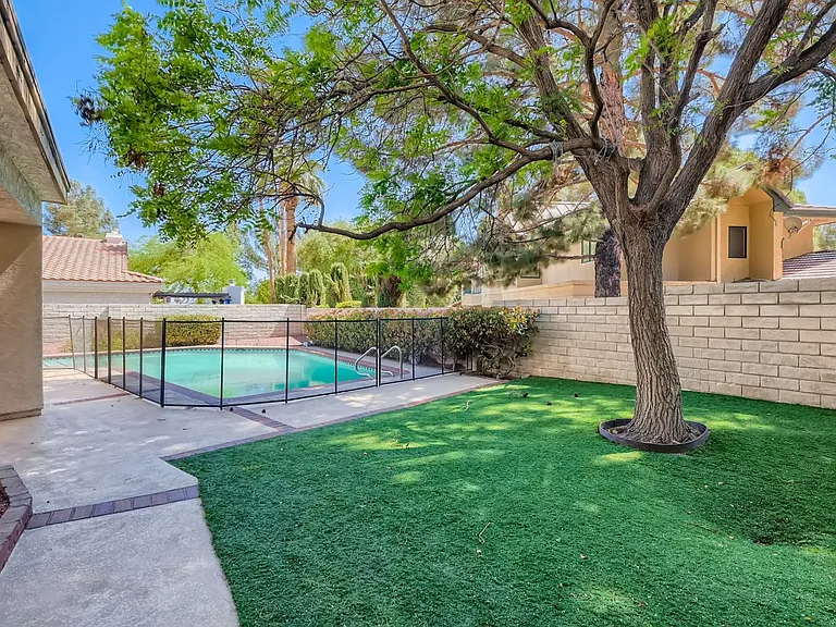 38 Hummingbird Ln — Photo 7
