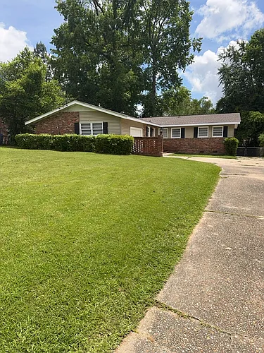 380 Victoria Dr Photo 1