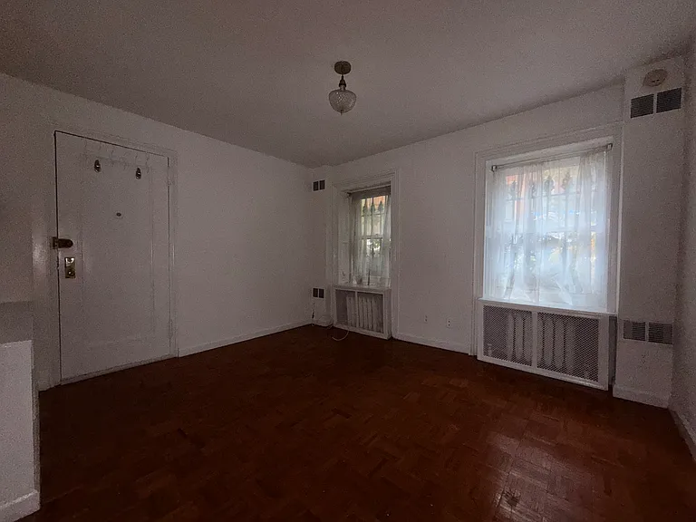 32 Beekman Pl #2 — Photo 1