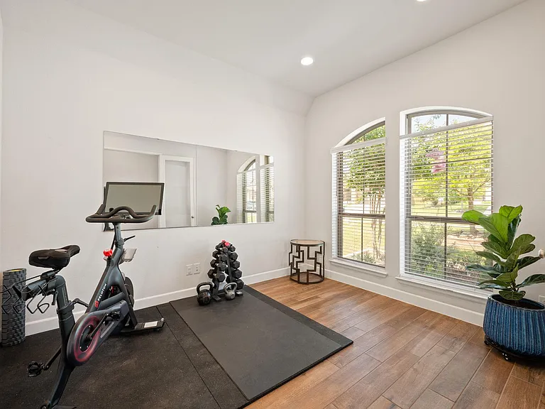 343 Eagle Ford Dr — Photo 25