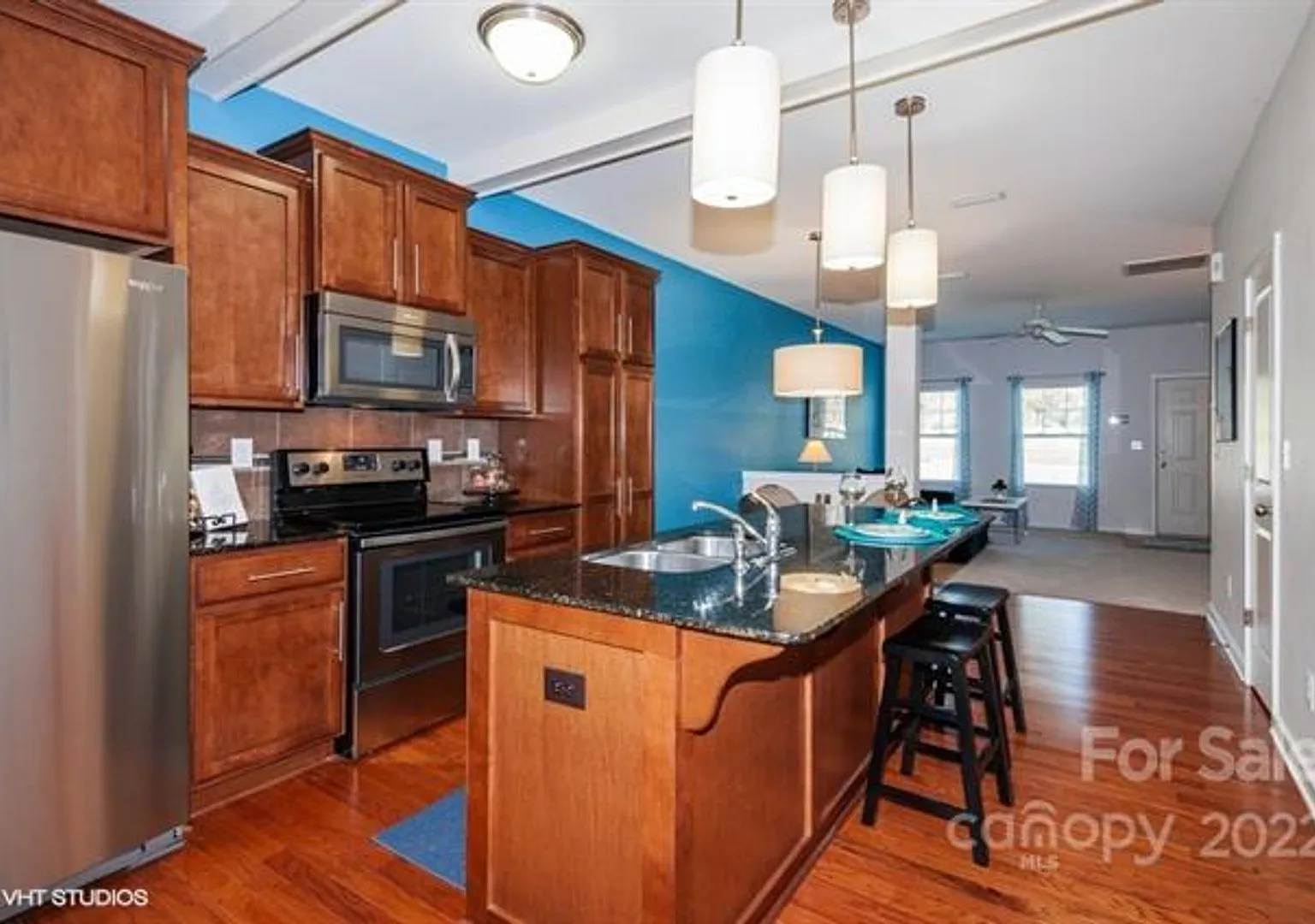 Bright 2BR 2.5BA Home w/ Granite + Huge Island Loft in Fort Mill — Photo 3