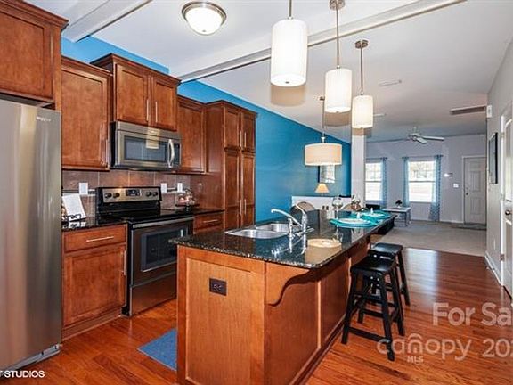 3rd image of 515 Alderman Ln