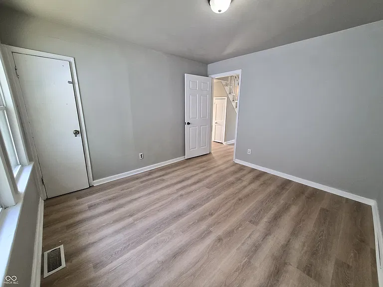 925 N Somerset Ave — Photo 12