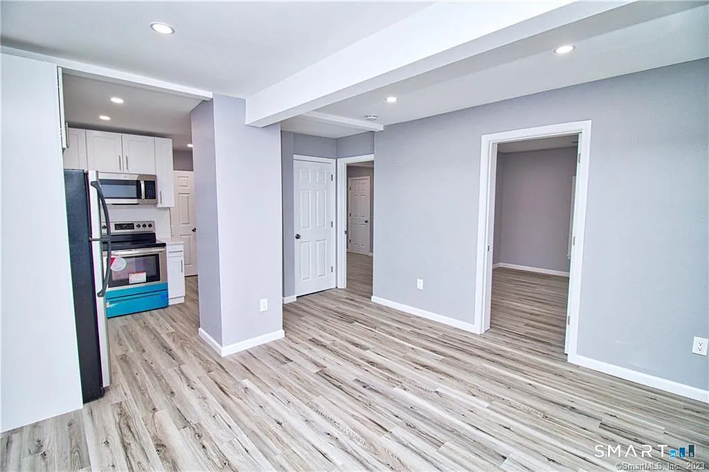 3 bed, 2.0 bath, 1750 sqft, $2,275 — Photo 2