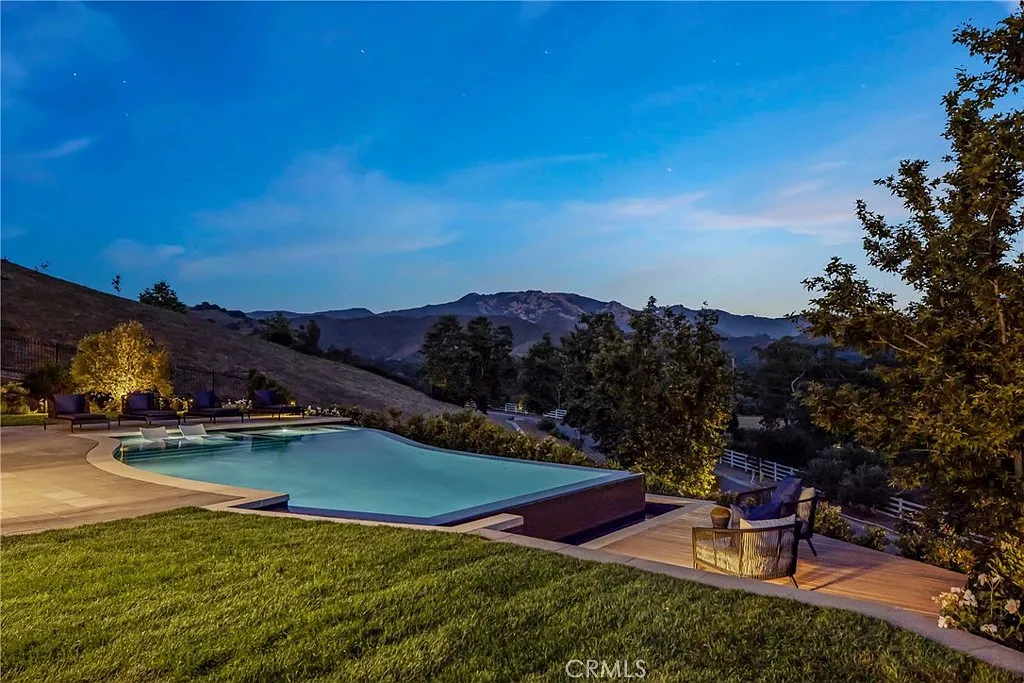 6 bed, 8.0 bath, 8305 sqft, $40,000 — Photo 3