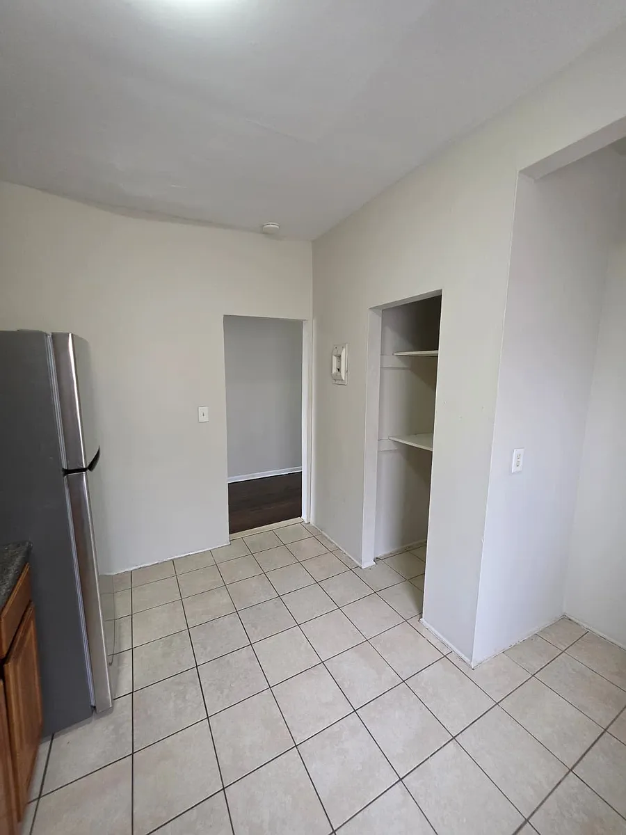 Building Photo - 220 Roseville Ave #401
