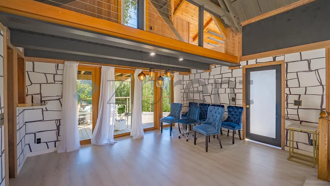 3 bed, 1.5 bath, 1700 sqft, $5,800 — Photo 3