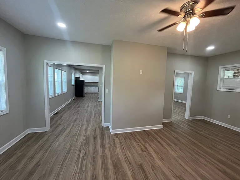 806 White Rose St — Photo 2