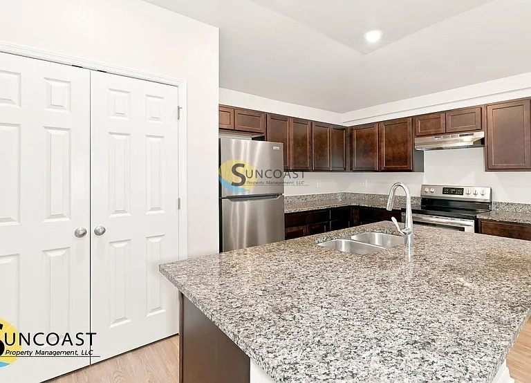 306 Urbana St — Photo 12