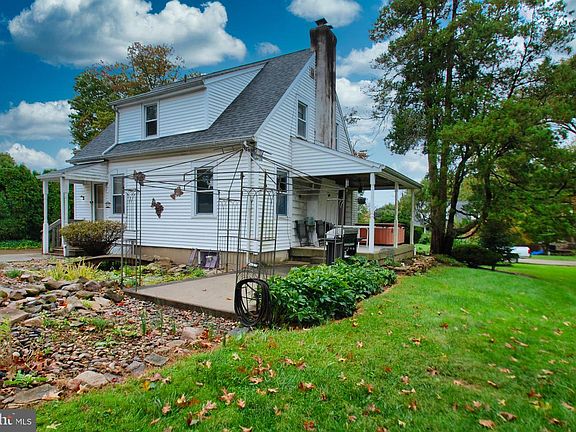 2nd image of 40 Orchard Ln