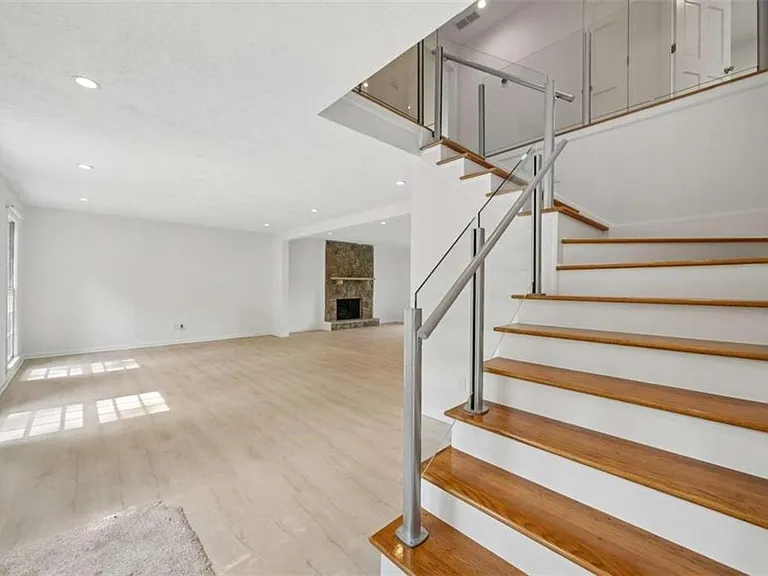 5132 Willow Point Pkwy — Photo 2