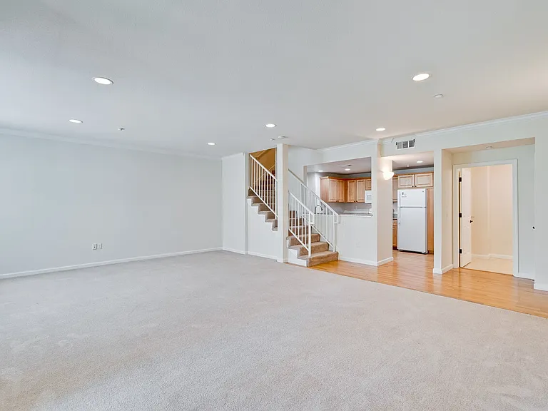 Encinal Place Apartments — Photo 16