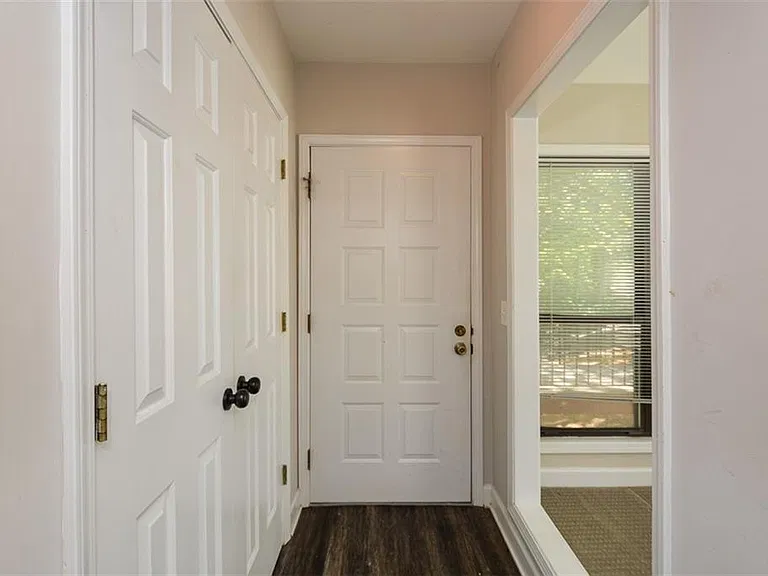 607 Lismore SE — Photo 5