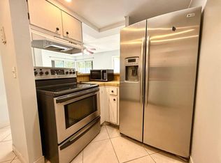 1821 Fairview Villas Dr APT 2, Palm Springs, FL 33406