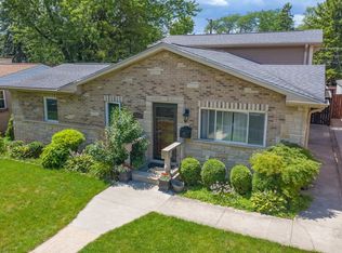 1716 Illinois St, Des Plaines, IL 60018